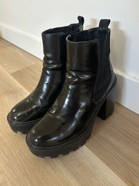 ZARA Black Chunky Heel Chelsea Booties - Women's Ankle Boots